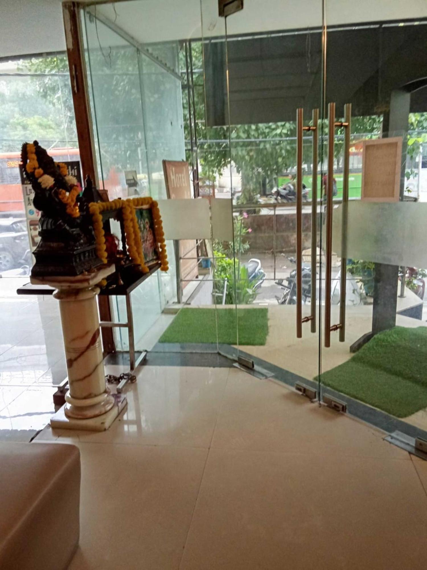 Paschim Vihar Hotel Delhi  Exterior photo
